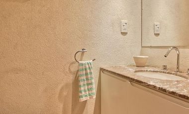 Casa en Venta de 5 Ambientes en Olivos con Jardín y Pileta
