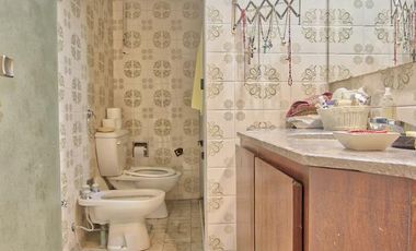 Casa en Venta de 5 Ambientes en Olivos con Jardín y Pileta