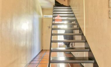 Casa en Venta de 5 Ambientes en Olivos con Jardín y Pileta