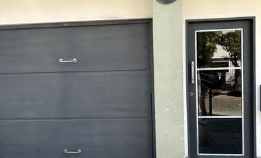 Departamento con patio en Remedios de Escalada
