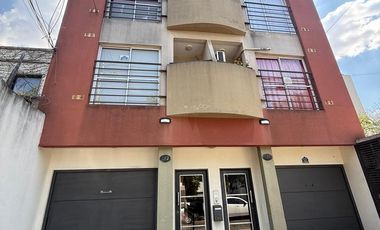 Departamento con patio en Remedios de Escalada