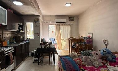 Departamento con patio en Remedios de Escalada
