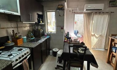 Departamento con patio en Remedios de Escalada