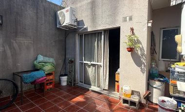 Departamento con patio en Remedios de Escalada