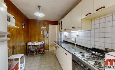 Departamento en Venta de 3 Ambientes en Olivos con Patio y Cochera