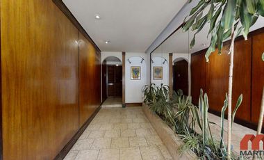 Departamento en Venta de 3 Ambientes en Olivos con Patio y Cochera