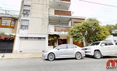 Departamento en Venta de 3 Ambientes en Olivos con Patio y Cochera