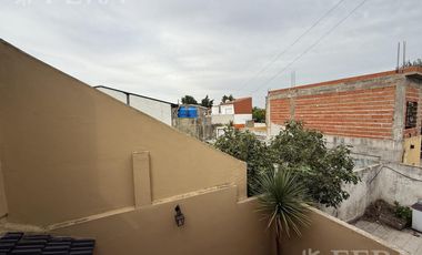 Venta PH/Casa 3 ambientes con cochera en Wilde