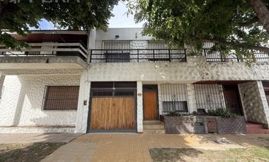 Venta PH/Casa 3 ambientes con cochera en Wilde