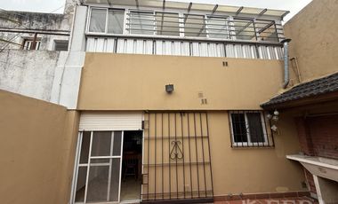 Venta PH/Casa 3 ambientes con cochera en Wilde