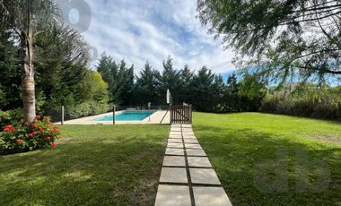 Casa en venta en Barrio Estancia Smithfield, sobre lote central