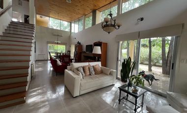 Casa en venta en Barrio Estancia Smithfield, sobre lote central
