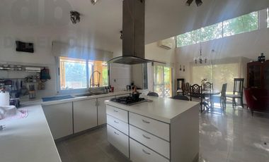 Casa en venta en Barrio Estancia Smithfield, sobre lote central