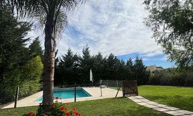 Casa en venta en Barrio Estancia Smithfield, sobre lote central