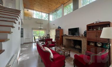 Casa en venta en Barrio Estancia Smithfield, sobre lote central