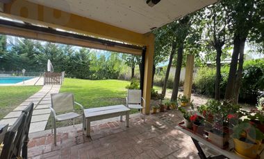 Casa en venta en Barrio Estancia Smithfield, sobre lote central