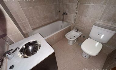 Venta de departamento 2 ambientes con balcón en Wilde