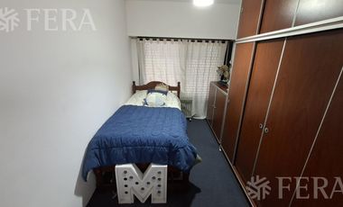 Venta casa 5 ambientes con cochera y jardín en Wilde