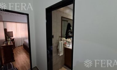 Venta casa 5 ambientes con cochera y jardín en Wilde