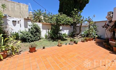 Venta casa 5 ambientes con cochera y jardín en Wilde