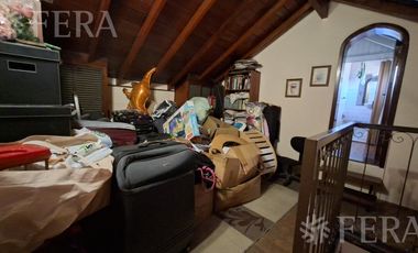 Venta casa 5 ambientes con cochera y jardín en Wilde