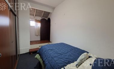 Venta casa 5 ambientes con cochera y jardín en Wilde