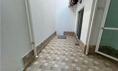 Se arrienda casa por el sector de Galicia, Santa Marta