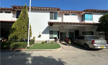 Se arrienda casa por el sector de Galicia, Santa Marta