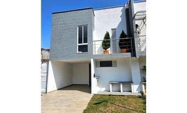 VENTA CASAS Y LOTES SOLARES DEL COUNTRY