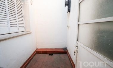 Importante Casa- a 50 metros de la Plaza 25 de Mayo