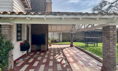 Casa en venta en el corazón de San Antonio de Areco - 1684 m2 de terreno