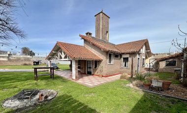 Casa en venta en el corazón de San Antonio de Areco - 1684 m2 de terreno