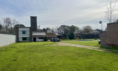 Casa en venta en el corazón de San Antonio de Areco - 1684 m2 de terreno