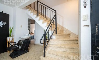 Casa de 2 dormitorios, patio y cochera en Sargento Cabral