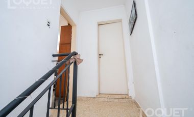 Casa de 2 dormitorios, patio y cochera en Sargento Cabral