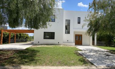 Casa en venta en El Canton Norte-Laguna-5 Ambientes-Pileta.