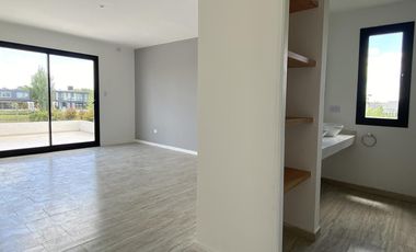 Casa en venta en El Canton Norte-Laguna-5 Ambientes-Pileta.