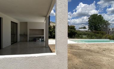 Casa en venta en El Canton Norte-Laguna-5 Ambientes-Pileta.