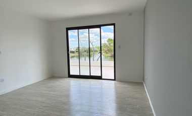 Casa en venta en El Canton Norte-Laguna-5 Ambientes-Pileta.