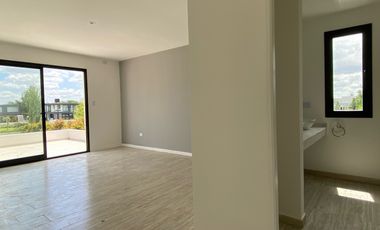Casa en venta en El Canton Norte-Laguna-5 Ambientes-Pileta.