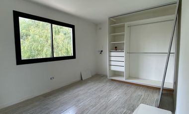 Casa en venta en El Canton Norte-Laguna-5 Ambientes-Pileta.