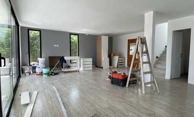 Casa en venta en El Canton Norte-Laguna-5 Ambientes-Pileta.