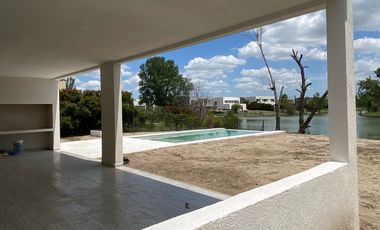Casa en venta en El Canton Norte-Laguna-5 Ambientes-Pileta.