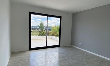 Casa en venta en El Canton Norte-Laguna-5 Ambientes-Pileta.