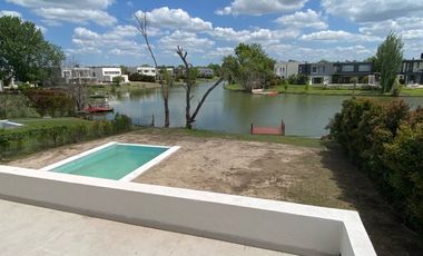 Casa en venta en El Canton Norte-Laguna-5 Ambientes-Pileta.