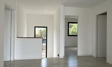 Casa en venta en El Canton Norte-Laguna-5 Ambientes-Pileta.
