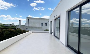 Casa en venta en El Canton Norte-Laguna-5 Ambientes-Pileta.