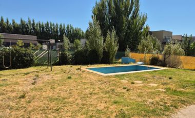 Alquiler Casa 3 dorm y pileta, Barrio Cerrado La Castellana, Neuquen