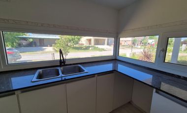 Alquiler Casa 3 dorm y pileta, Barrio Cerrado La Castellana, Neuquen