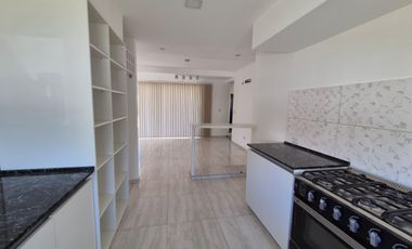 Alquiler Casa 3 dorm y pileta, Barrio Cerrado La Castellana, Neuquen